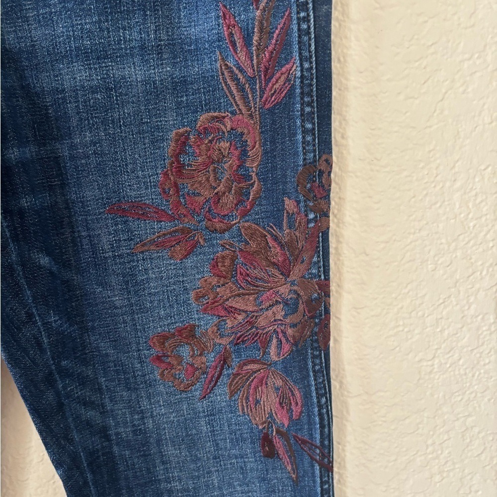 WHBM Everyday Soft Floral Embroidered High Rise Straight Jean - Picture 5 of 12